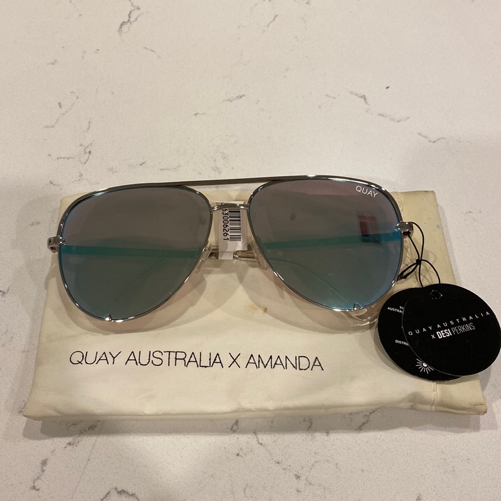 QUAY X AMANDA SUNGLASSES